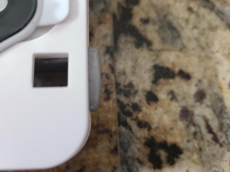 Broken latch on the right side.