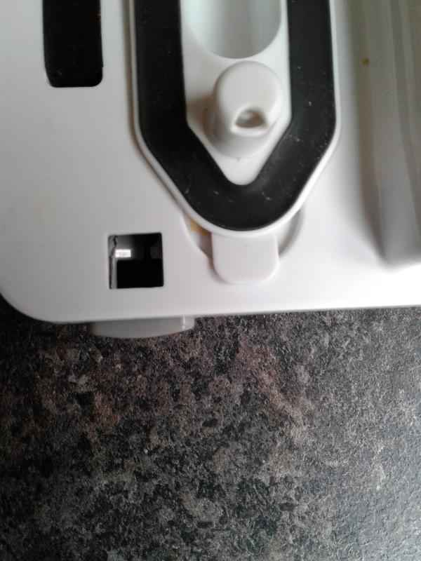 latch on right side is broken - the crack is visible inside the white square on the left