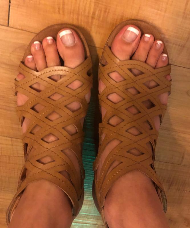 bare traps trella wedge sandal