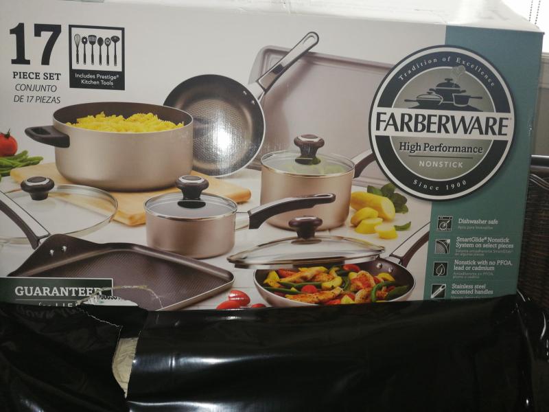 Farberware High Performance 17-Piece Black Cookware Set with Lids