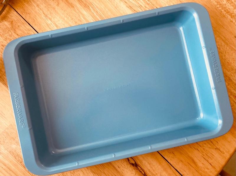 Farberware Easy Solutions 9 x 13 in Rectangular Cake Pan 