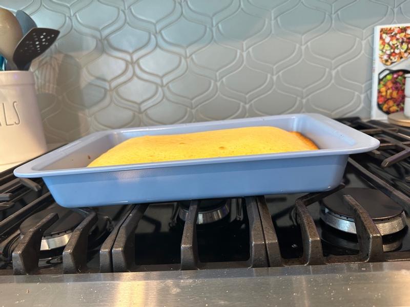 9 X 13-Inch Nonstick Rectangular Cake Pan with Lid — Farberware Cookware