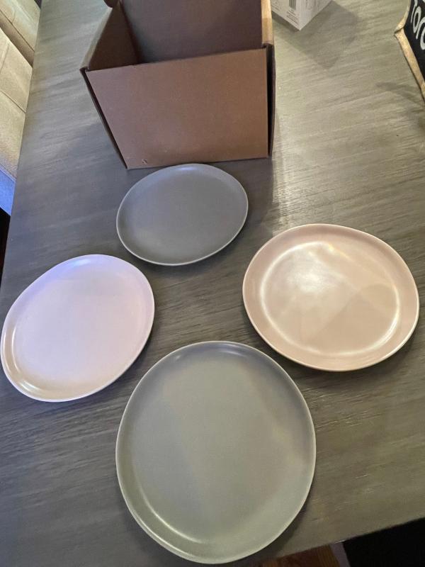 Lovely plates with handcrafted look