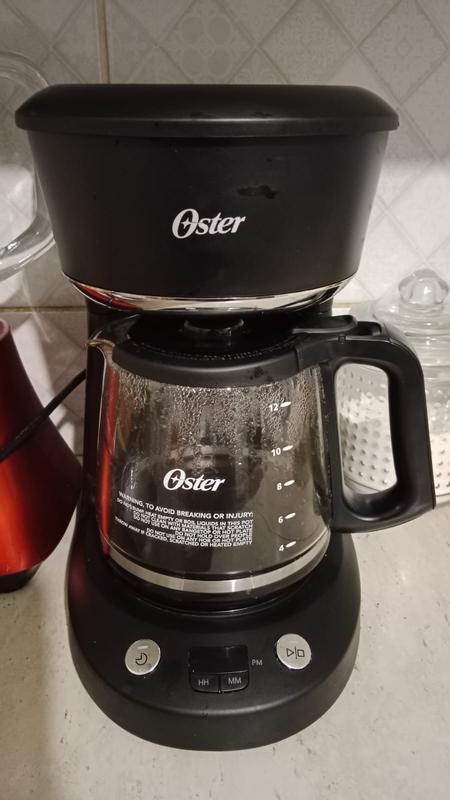 Cafetera programable Oster® de 12 tazas negra con auto apagado BVSTDCP12B