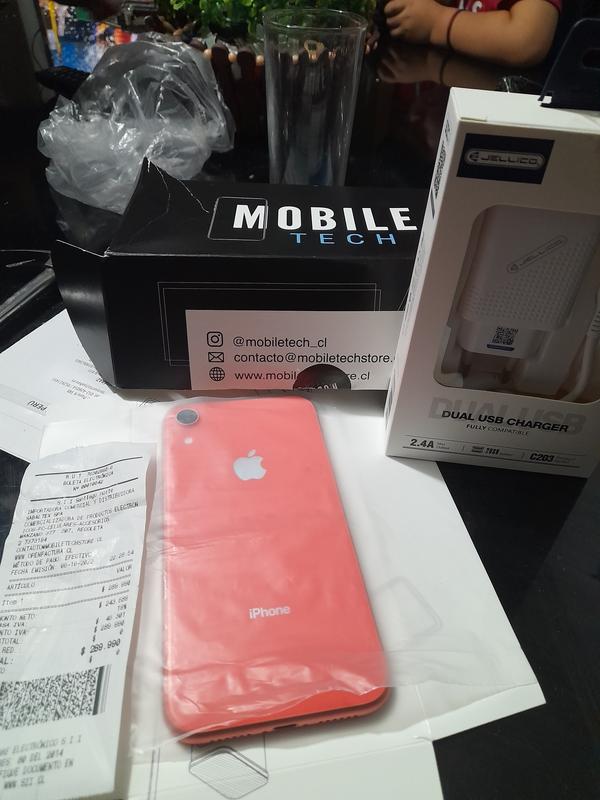 iPhone XR 64GB Coral Reacondicionado Grado A + Bastón Bluetooth