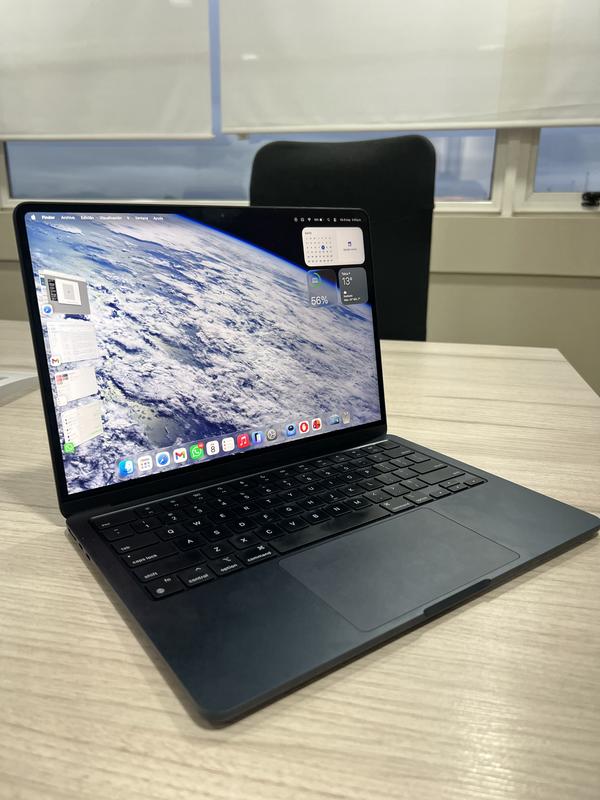 APPLE Apple MacBook Air M2 2022 Pantalla Retina de 13.6 8GB RAM