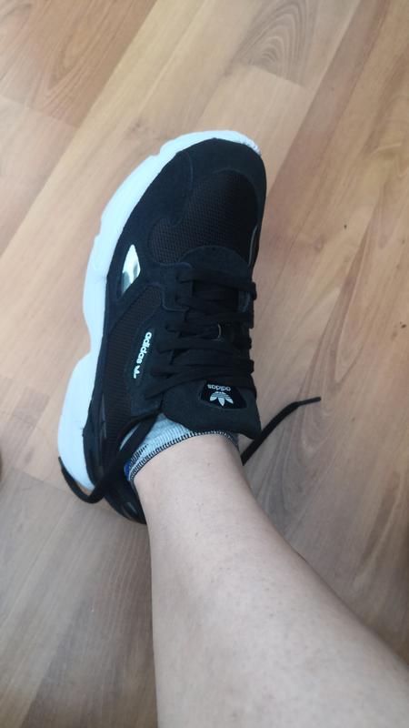 Adidas falcon best sale negra mujer