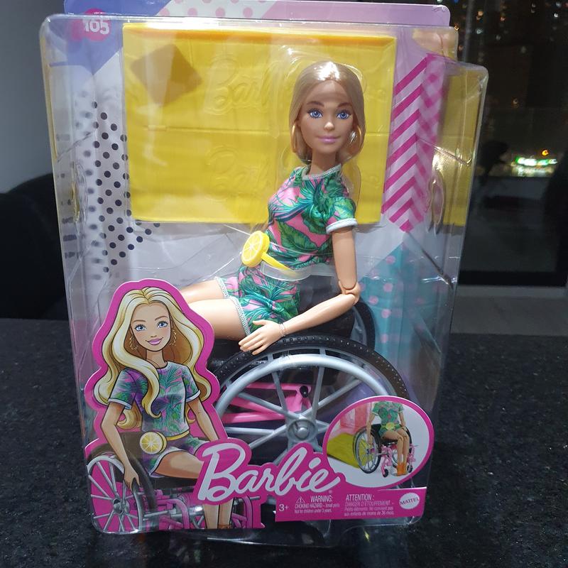 BARBIE Barbie Muneca Fashionista En Silla De Ruedas falabella