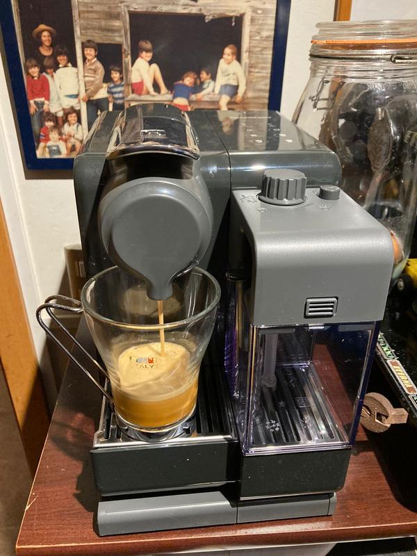 NESPRESSO Cafetera Lattissima Touch Negra | Falabella Chile