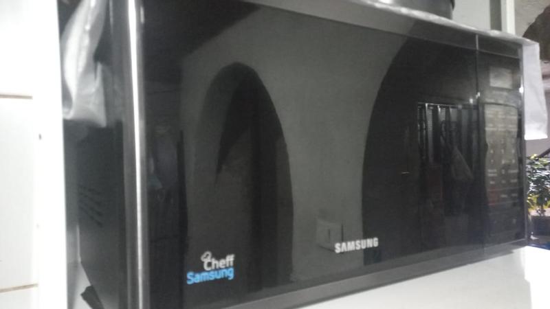 Horno Microondas Samsung 23 Litros MS23J5133AG 