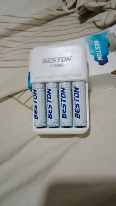 CARGADOR BESTON CON 4 PILAS RECARGABLES AA/AAA BST-C8006B – Tienda