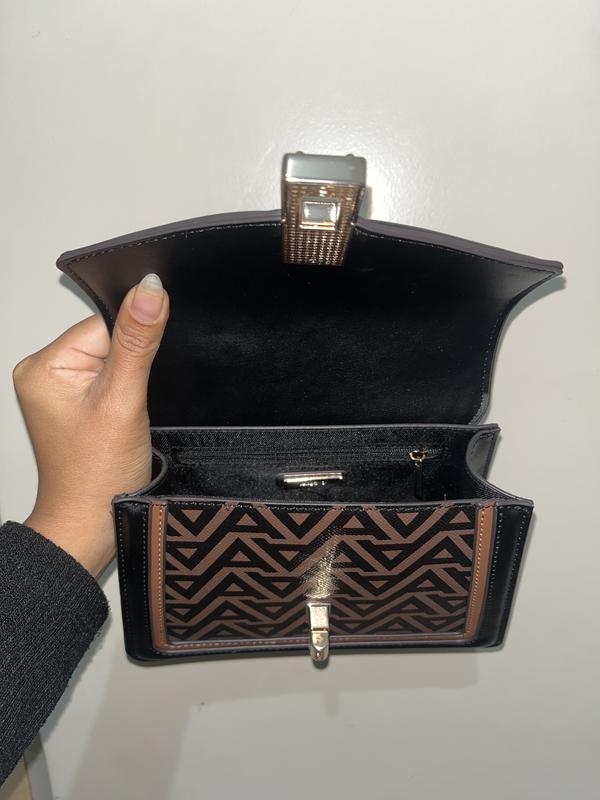 review-image-alt-43279169