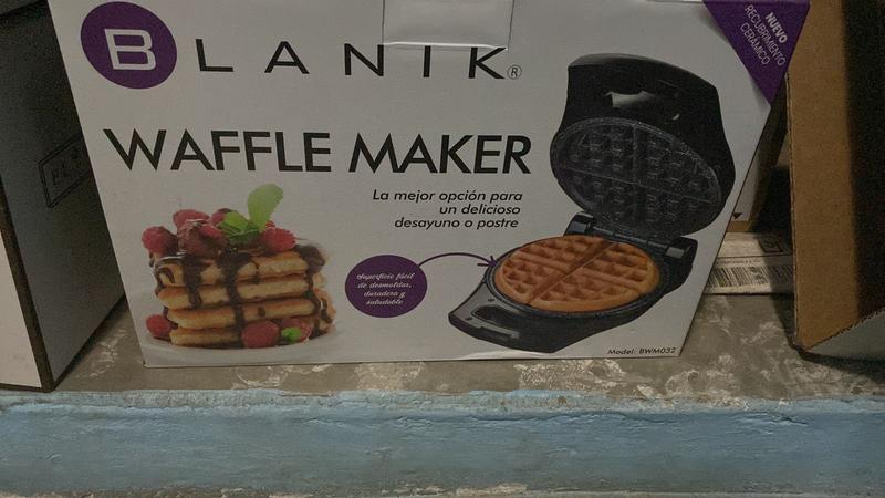 MAQUINA PARA WAFFLES WAFFLE MAKER BLANIK BWM032