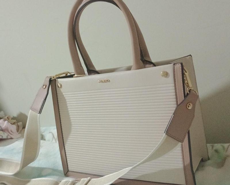review-image-alt-25811772