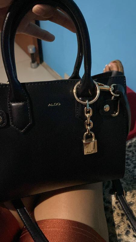 review-image-alt-26833279