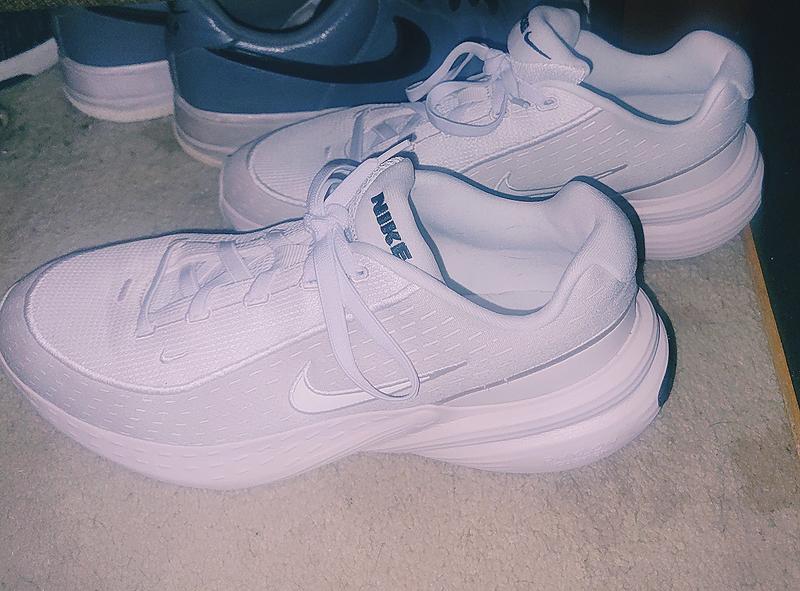 【NIKE】シンプル実用的軽量通気スニーカーUplift SC Men's Shoe Nike Men's Uplift SC Running Shoe | Famous Footwear
