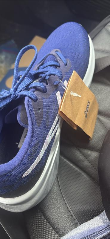 Still new. Sport chek needs to make this right.  Can’t return as , on first page of buying online in tiny font it said Final Sale. Online buying SHOULD ALWAYS BE RETURNABLE.