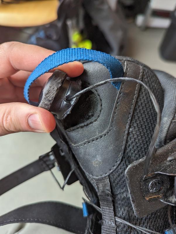 Broken boa mechanism