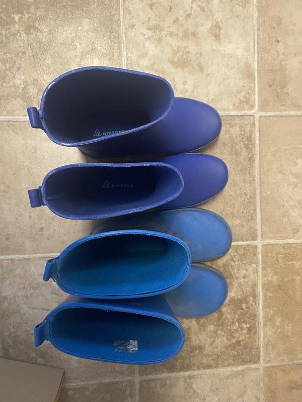 Size 4 left, size 2 right