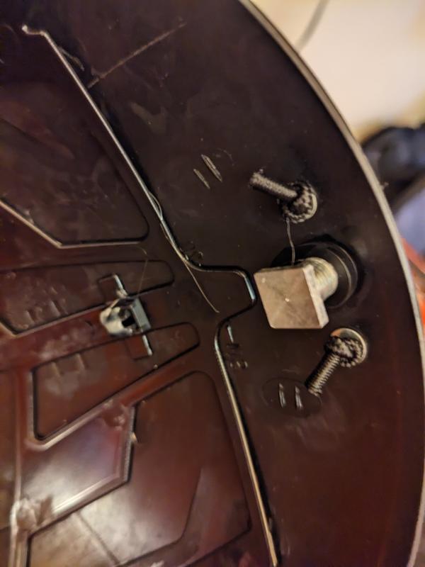 Metal clip on the lid attaches directly to foam and is held in place with a bit of glue. Not designed to stay.