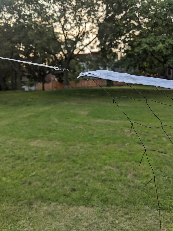 There should be a ribbon that runs around the whole net for strength