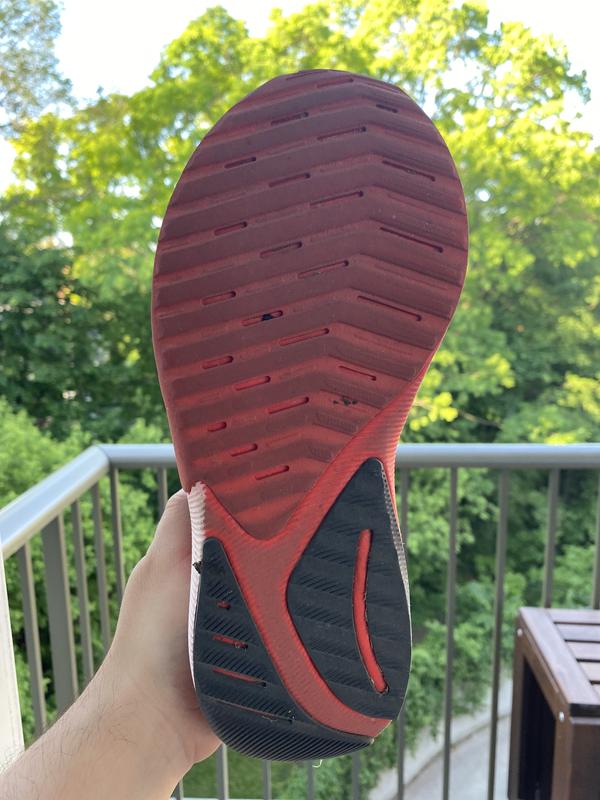 Wide sole for comfortable fit