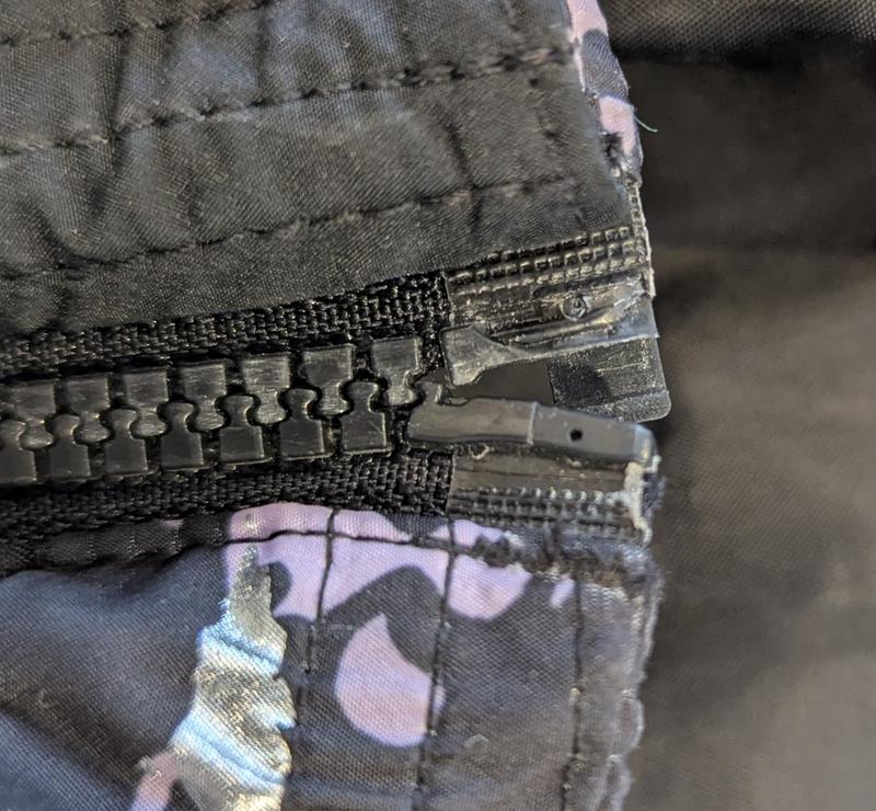 Defective zipper