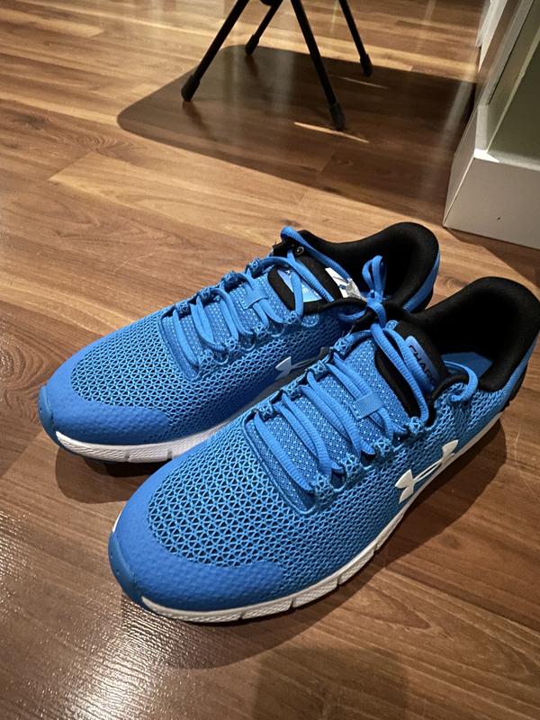 Colour slightly more cyan than on website. But still acceptable.