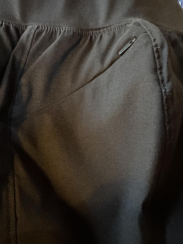 Stiff zipper sticks out