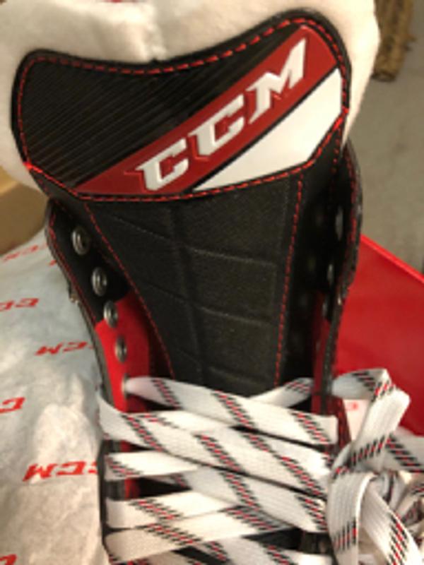 Red contrast-stitching added-on tongue