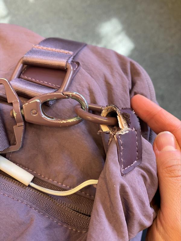 Shoulder strap buckle- right