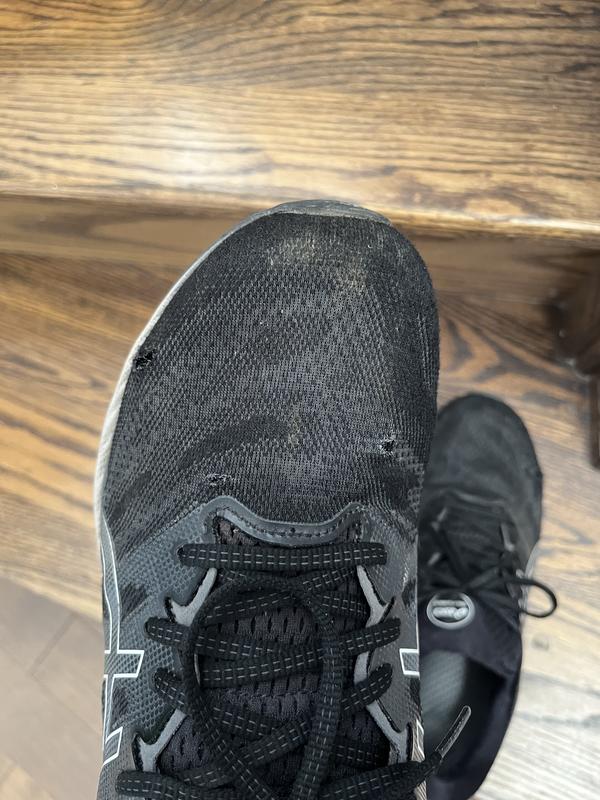 Left foot shoe. Same quality issue