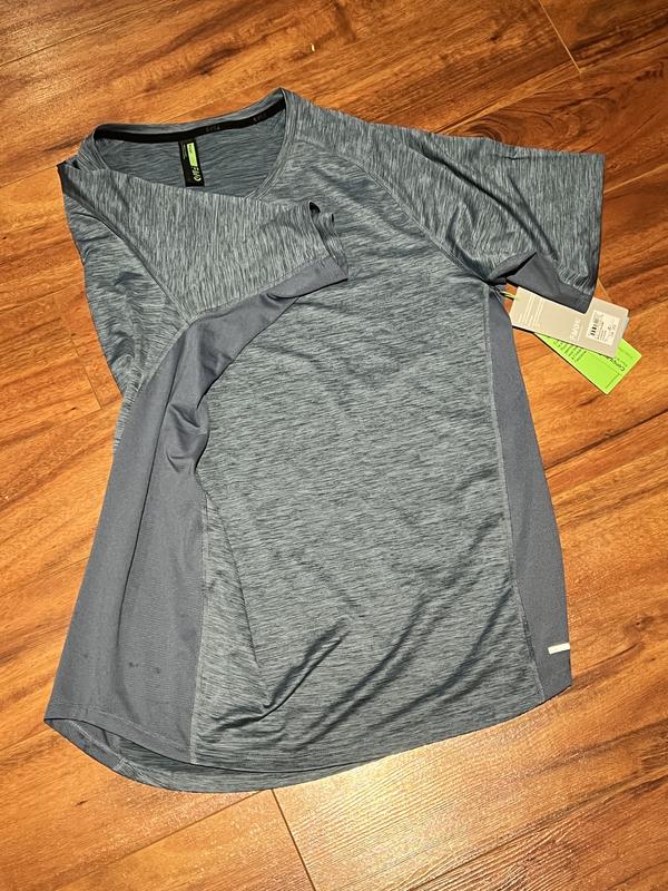 Tshirt just arrived (I had wet hands when staging the photo hence the little dots on the side panel)