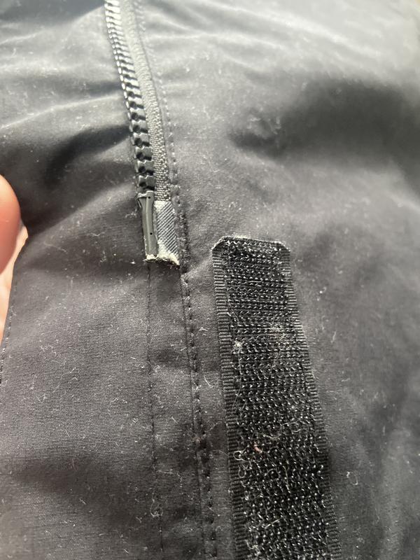 2 weeks in and this is already happening for 400+ for a jacket I didn’t expect this!!!