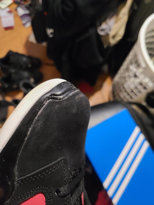 glue seems to have leaked out