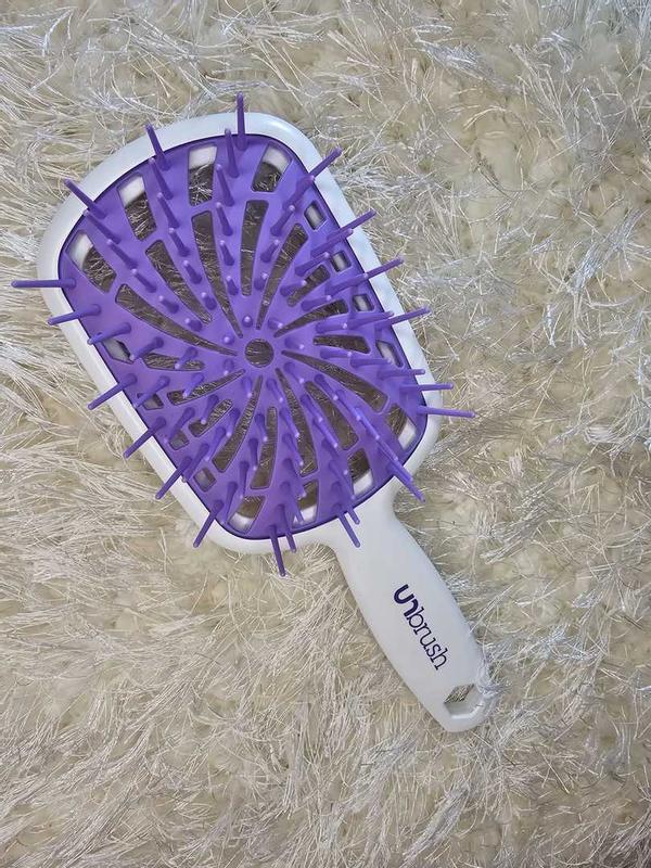 Customer photo for "Amazing hair brush"