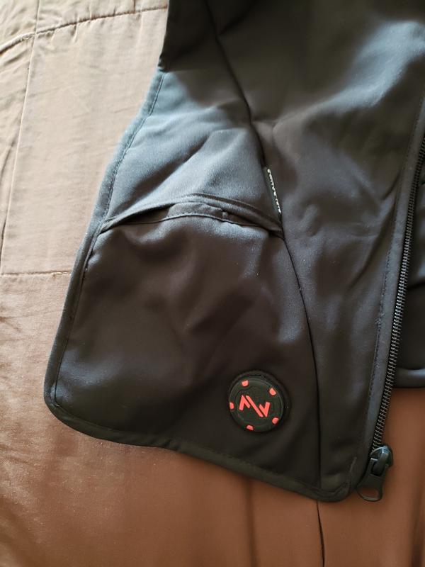 Battery snug in the pocket and button to control heat