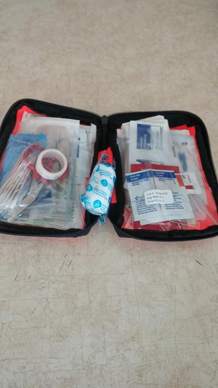 Red first aid kit for the car, compliant with DIN 13164:2022, car