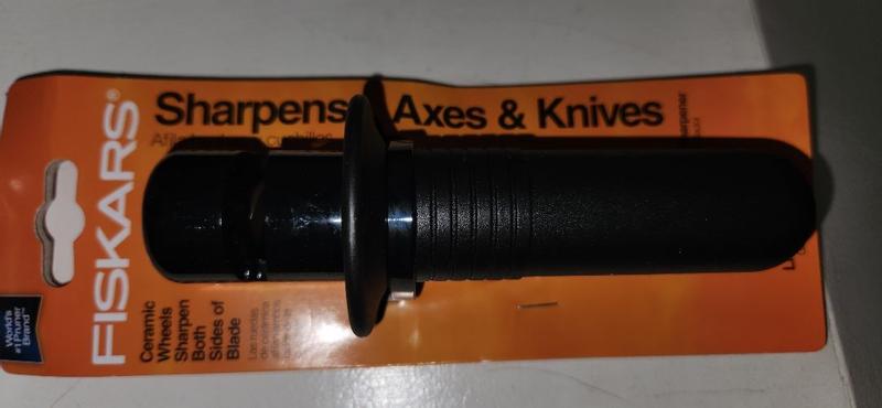 Fiskars Axe Blade and Knife Sharpener - Ceramic Wheels - Safety Guard -  Plastic in the Sharpeners department at