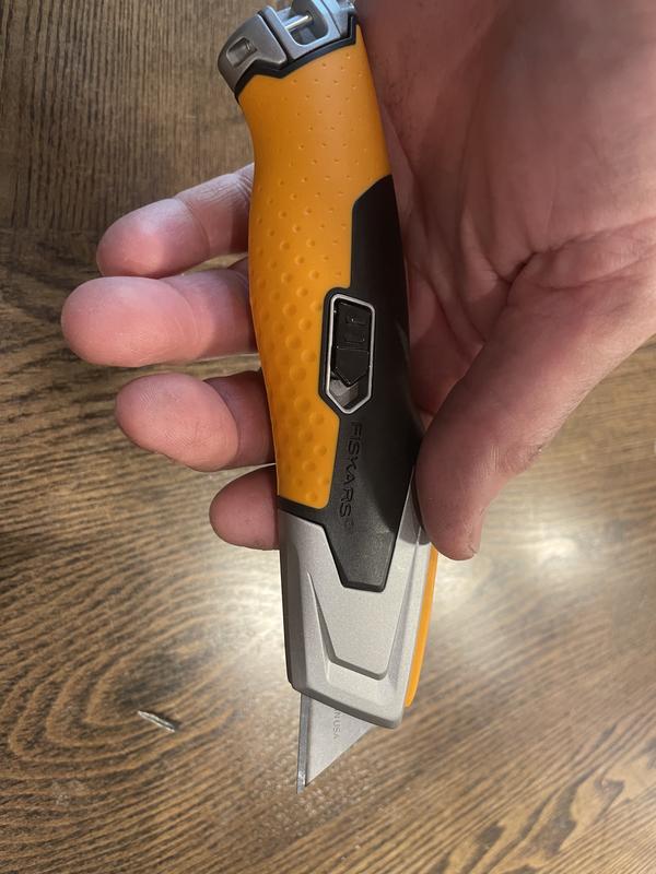 Fiskars PRO Folding Utility Knife item 770030-1001 