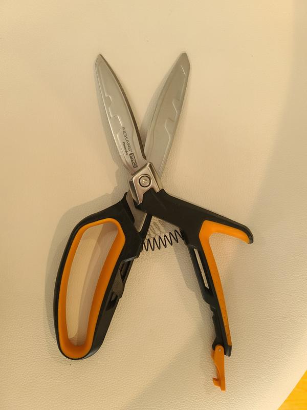 Fiskars PowerArc Heavy-Duty Scissors, Up to 30% More Power, Length 21cm,  Durable Stainless Steel Blade/Plastic Handles, 1027204, Orange/Black