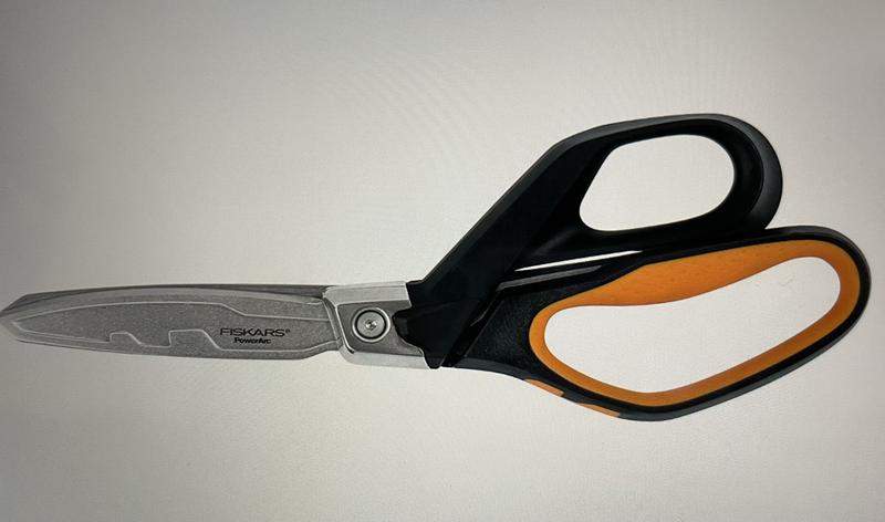 Fiskars 4.1-in Serrated PRO PowerArc Scissors in the Scissors department at