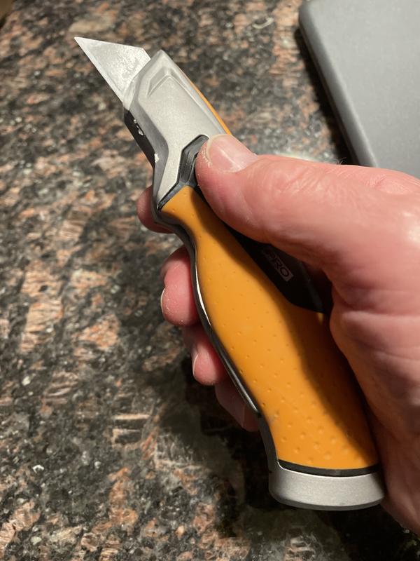Fiskars PRO 1-Blade Retractable Utility Knife (Snap-Off Blade) in the  Utility Knives department at