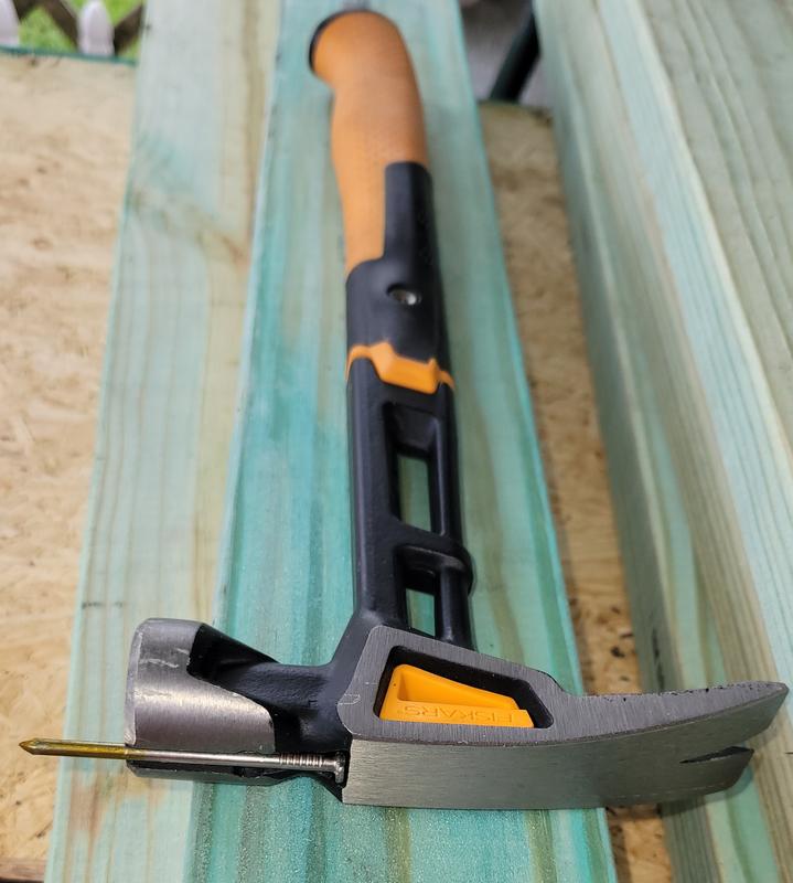 Fiskars® Pro IsoCore™ 20 oz General Use Hammer (15.5