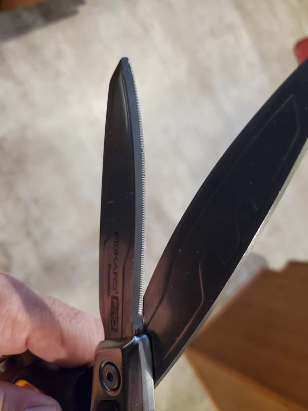 String serrated blade