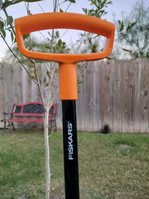 Fiskars 37.7-in Composite D Handle Digging Shovel 396690