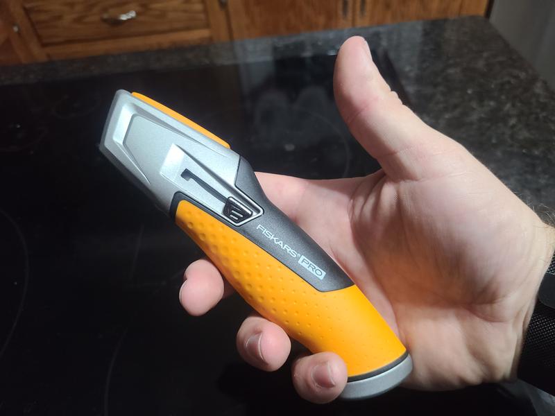 Fiskars® Pro Retractable Utility Knife