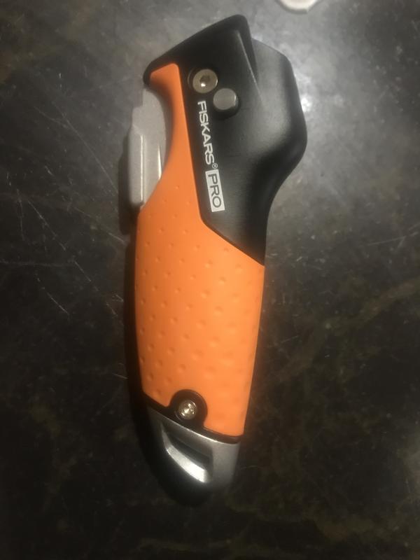 Fiskars Pro Retractable Folding Utility Knife - Box Cutter with CarbonMax  Blade- Work Gear - Orange/Black 