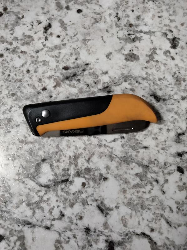 Produce knife-closed