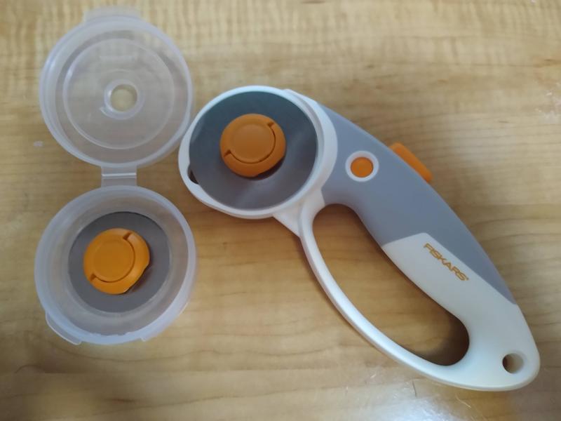 Fiskars® Easy Change DuoLoop Rotary Cutter (45 mm/60 mm)